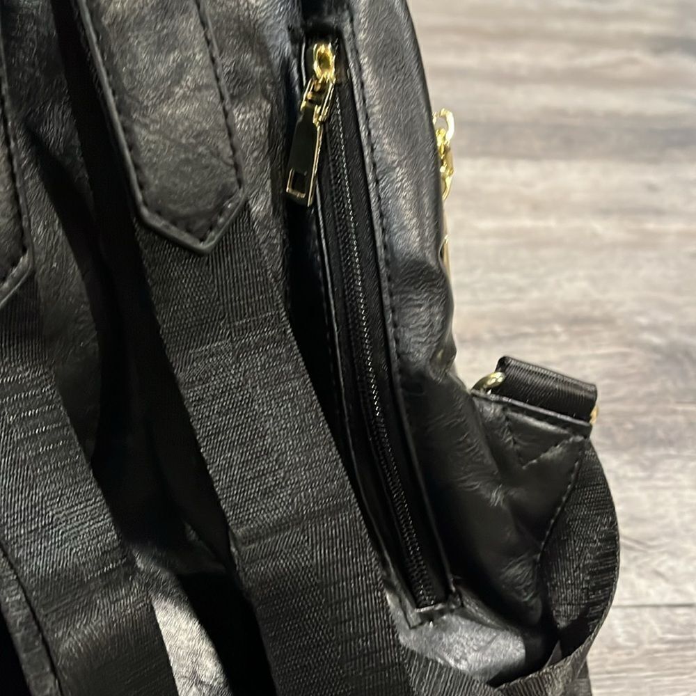 Fashion backpack in black and gold - NEW - Picture 6 of 13